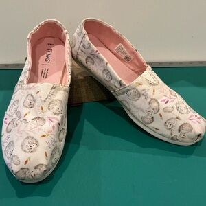Toms Alpardata with Hedgehog and Leaf Motif Size 8.5